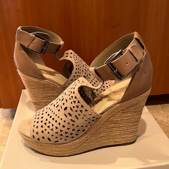 Marc Fisher “Hasina” wedge. Size 8 1-2. - Picture 1 of 4